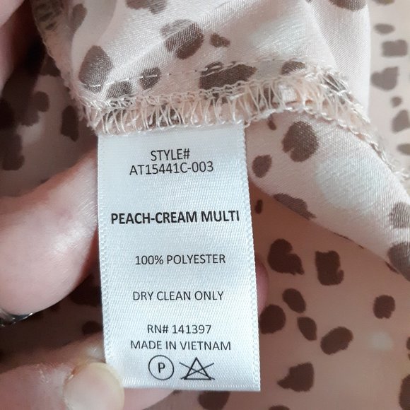 ASTR The Label Peach Button Down Blouse Cheetah Print - Picture 7 of 8